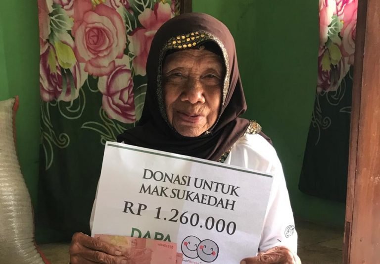 Bantuan Ekonomi Emak Sukaedah Pedagang Kerupuk